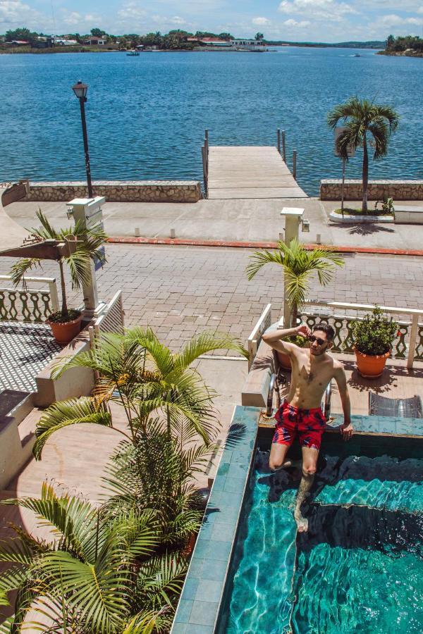 Hotel Peten Express Flores Exterior photo