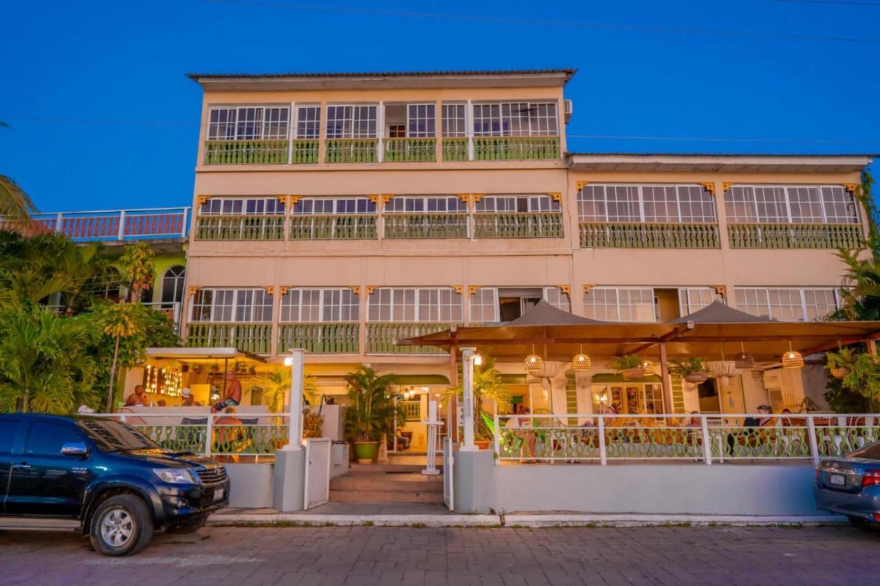 Hotel Peten Express Flores Exterior photo