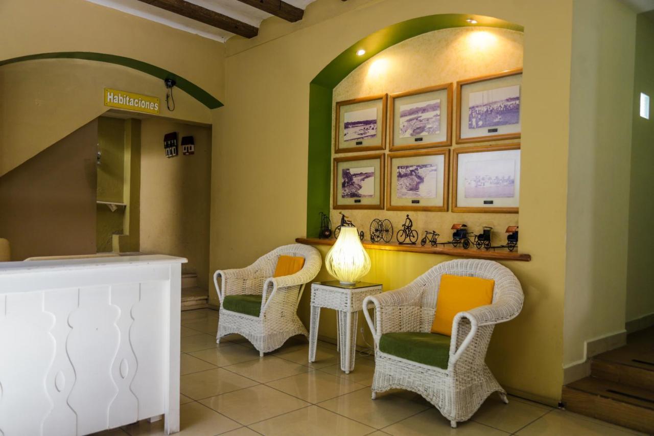 Hotel Peten Express Flores Exterior photo